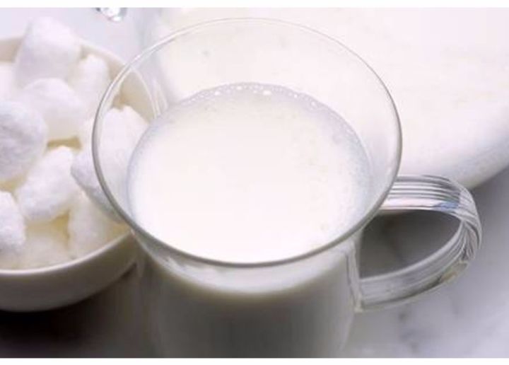 喝罐变质牛奶进ICU，你真要懂得辨别，太毒了！