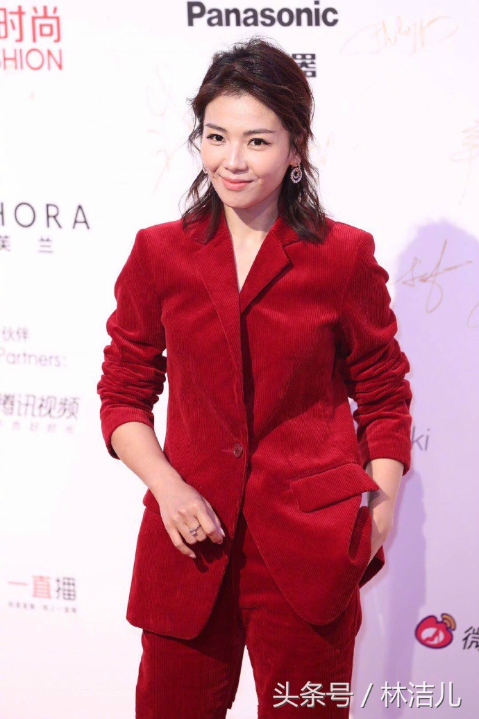 都是当妈的，baby美似少女，张梓琳胖得没有腰，小S冬菇头雷翻天