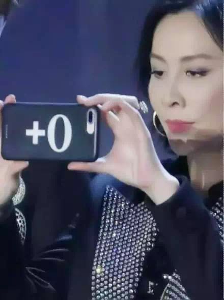 vogueme易烊千玺胡歌,热巴易烊千玺2017elle人气偶像