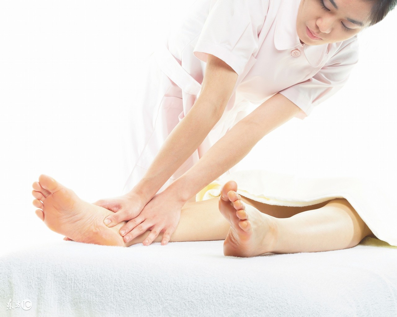 秋天泡脚的正确方法,脚气泡脚名方