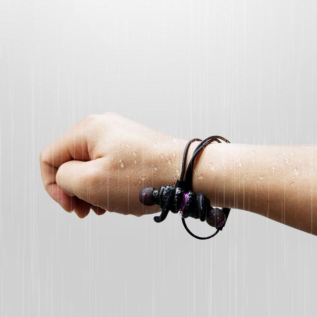 宝马车主停车被堵直接叫挪车,一辆车霸占两个公共车位