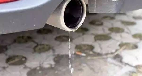 汽车倒挡抖动冒白烟,起步顿挫排气冒白烟