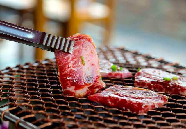 朱元璋黑猪肉,你在这里可以吃到美味的中餐英文