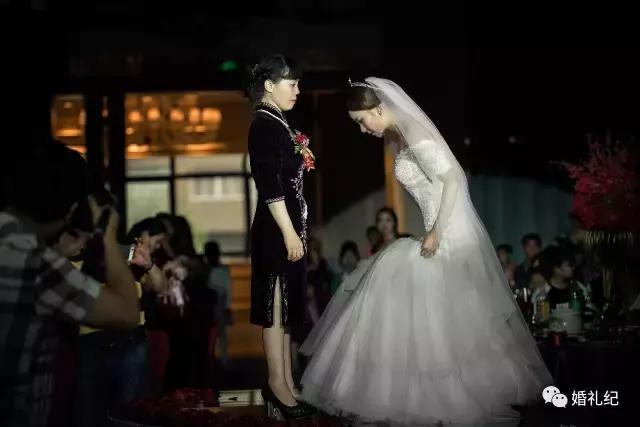 刘诗诗婚礼妈妈装搭什么外套,刘诗诗婚礼同款妈妈装