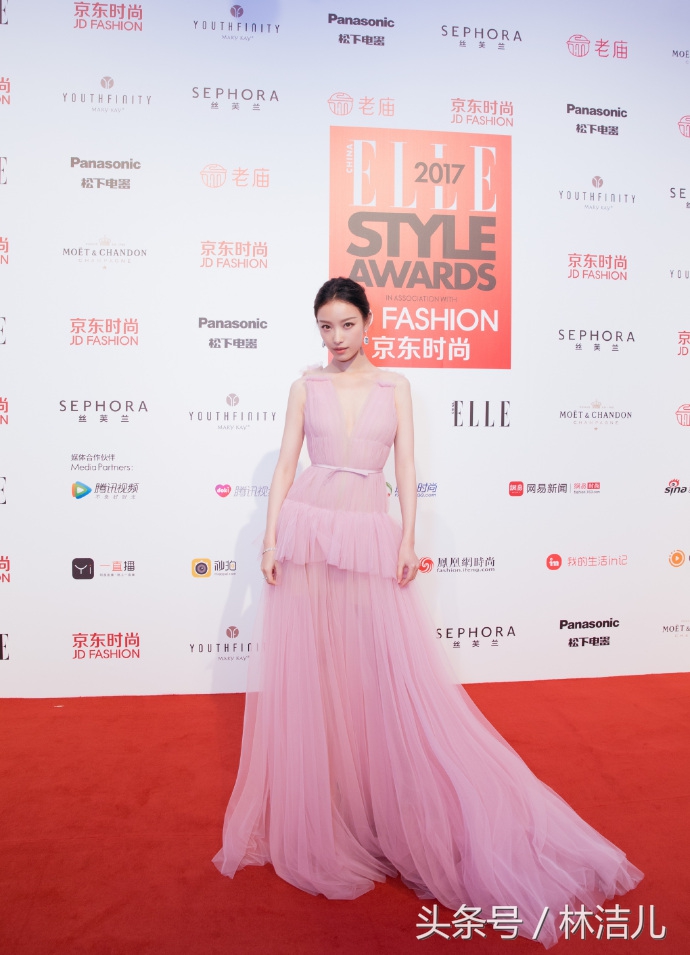 都是当妈的，baby美似少女，张梓琳胖得没有腰，小S冬菇头雷翻天