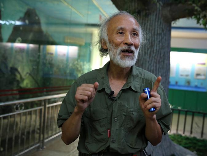 蛇博士告诉我们被蛇咬伤如何自救,被蛇咬了100次