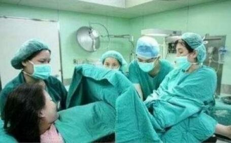 胎儿那么大怎么生出来,顺产胎儿怎么从产道出来