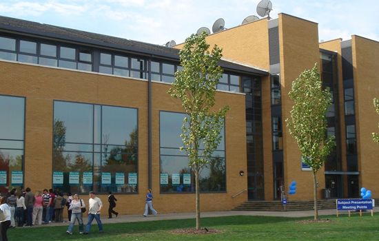 英国的顶尖大学之一——萨里大学