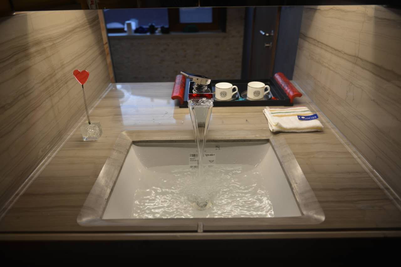 厨房洗手台台面积水怎么解决,洗手池台面积水小妙招