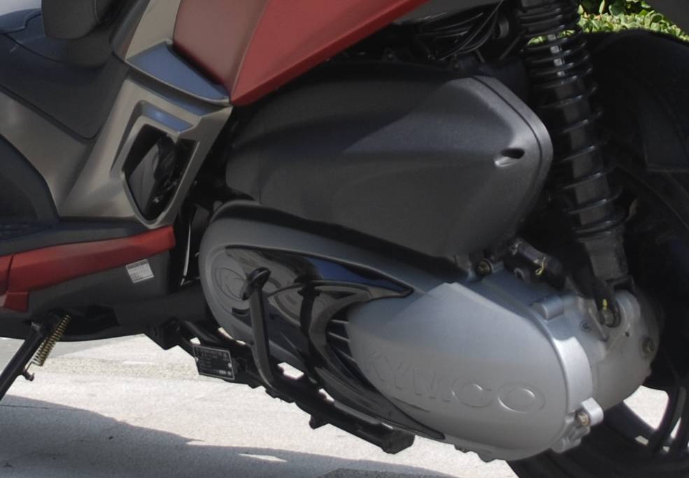 光阳400赛艇纪念版和普通版区别,光阳赛艇400对比宝马c400x