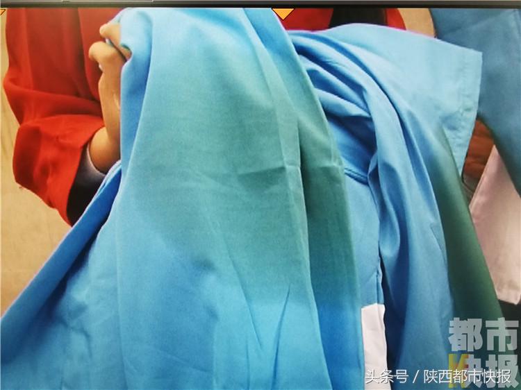 新校服快递到西安满是油渍火锅味