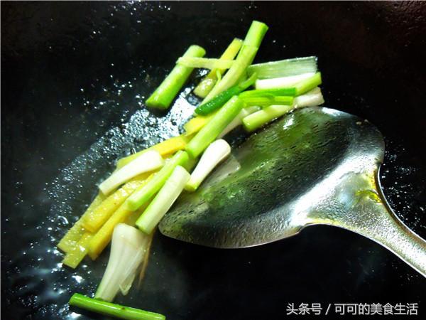 宁波雪菜烧鲳鱼做法,干烧鲳鱼最正宗的做法