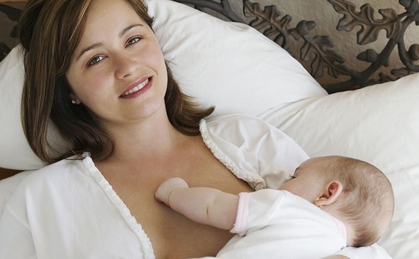 哺乳期来月经体质会下降吗,哺乳期会来月经能继续哺乳吗