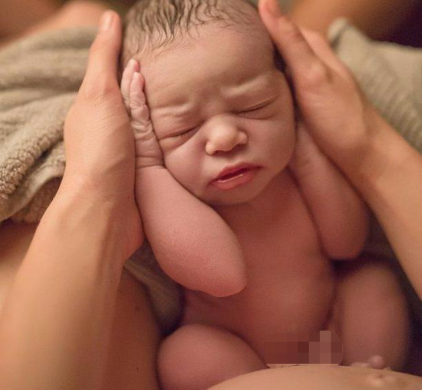 胎儿那么大怎么生出来,顺产胎儿怎么从产道出来