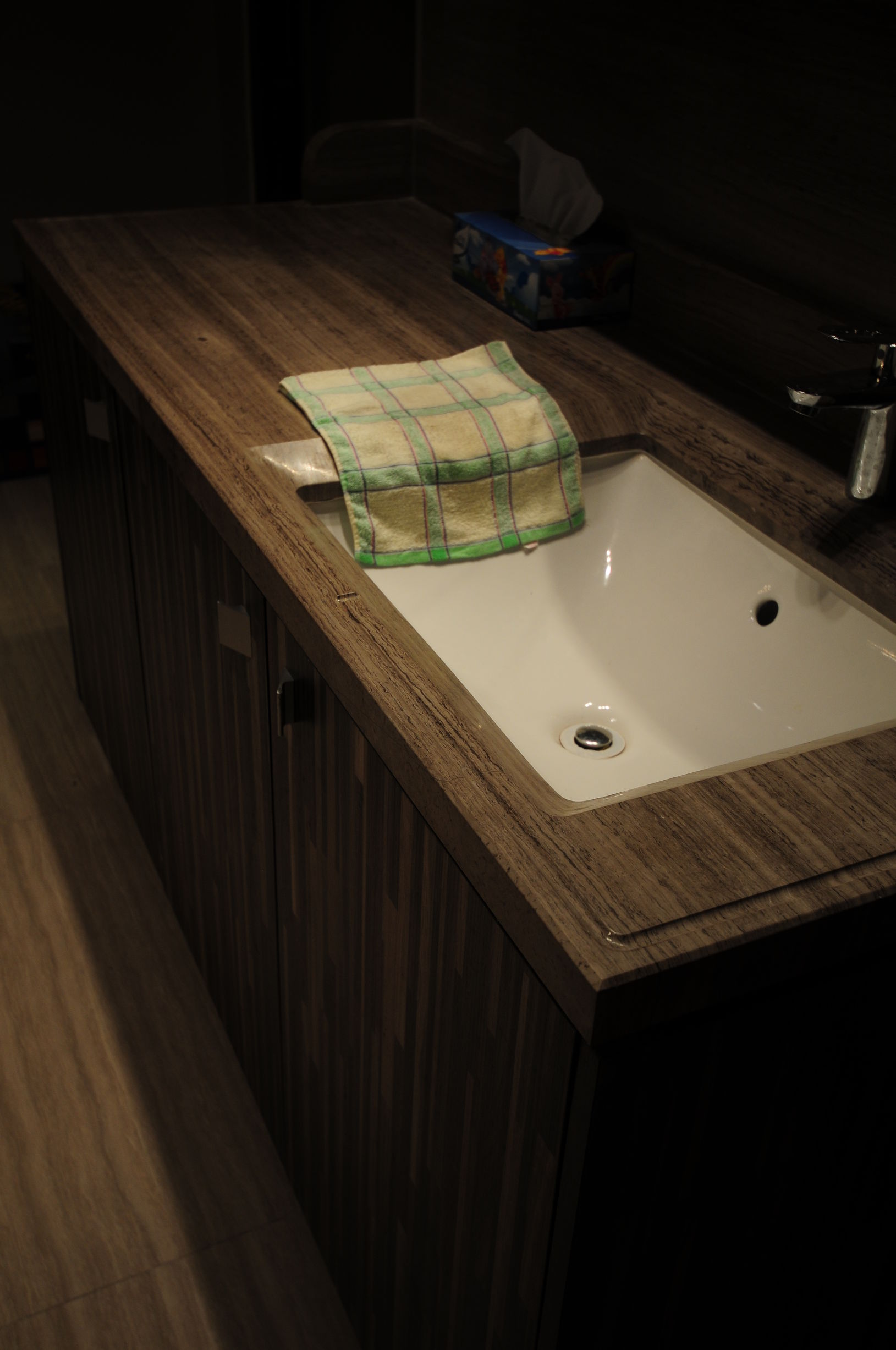 厨房洗手台台面积水怎么解决,洗手池台面积水小妙招