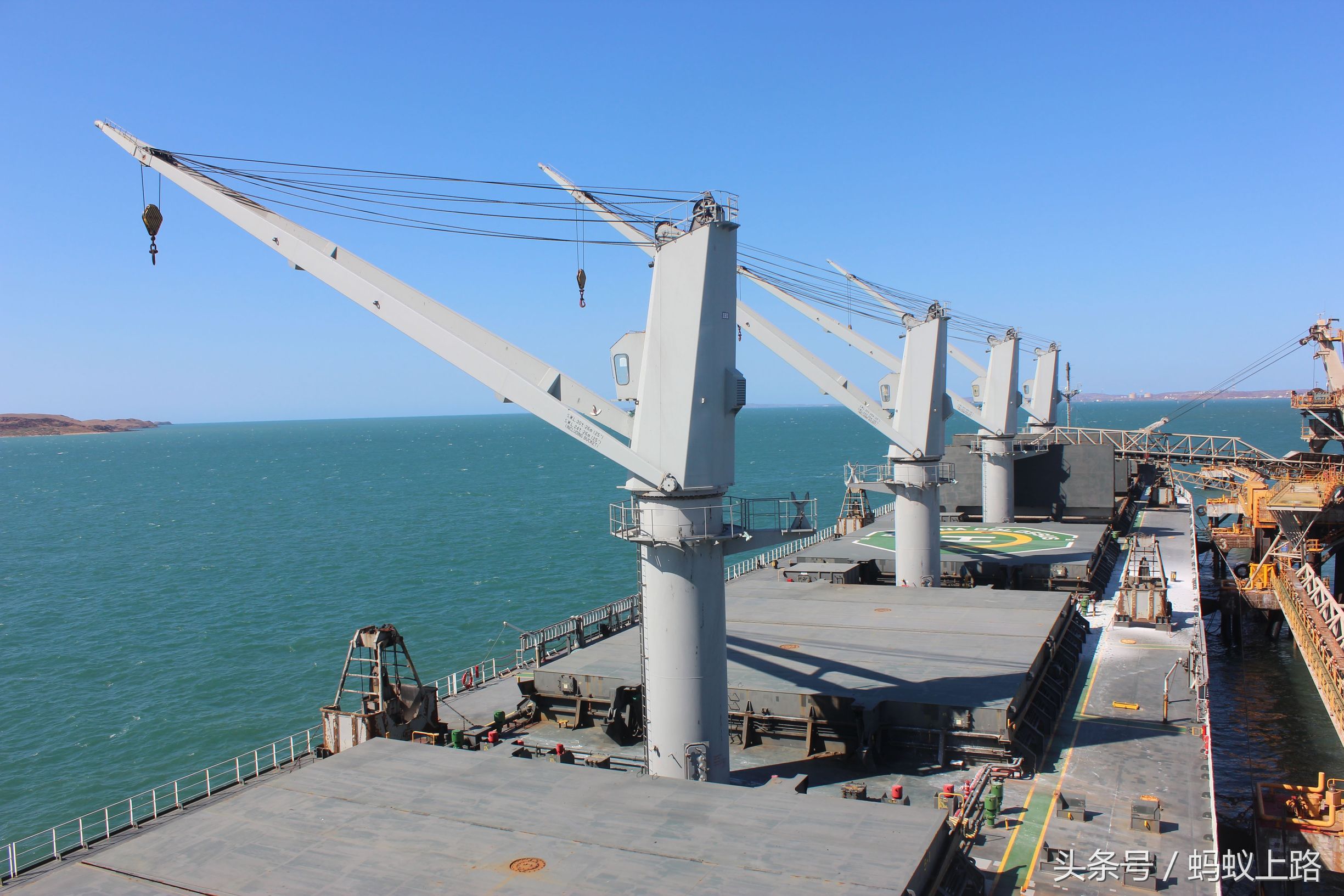 澳大利亚丹皮尔盐场,澳大利亚丹皮尔盐业运盐汽车