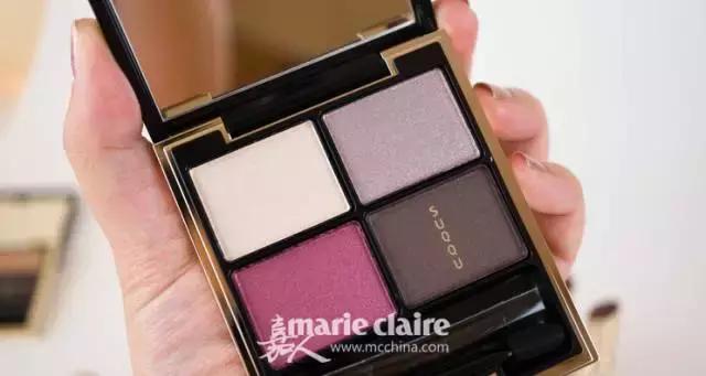 就用30块钱狂收当季爆款彩妆,“带货”女王们的梳妆台超魔性!