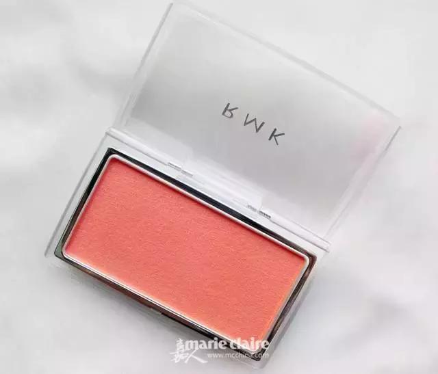 就用30块钱狂收当季爆款彩妆,“带货”女王们的梳妆台超魔性!