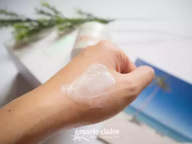 就用30块钱狂收当季爆款彩妆,“带货”女王们的梳妆台超魔性!