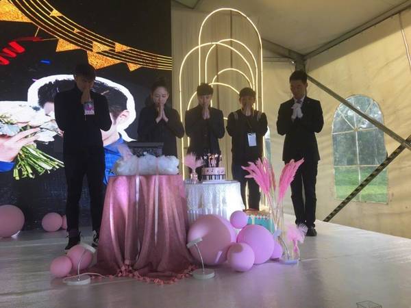 乔任梁追思会到场名单,乔任梁的出殡现场视频追思会