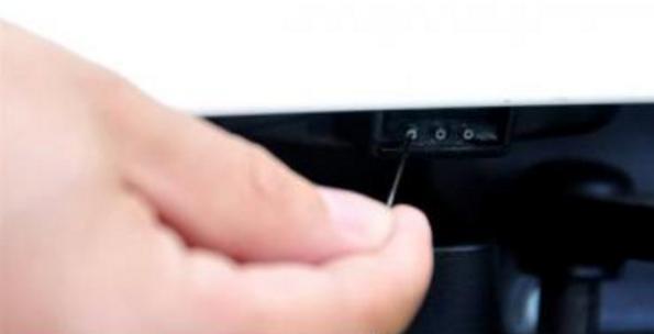 雨刷喷水器图解,雨刷器喷水调节到最佳位置