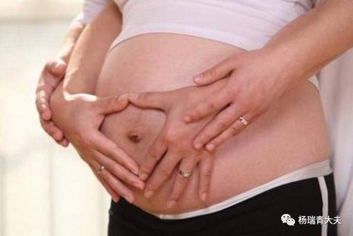 孕妇被胎儿踢破子宫,孕妇被踢肚子大出血电视剧结局