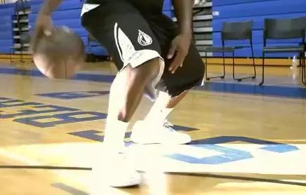 教你十种基础运球训练方法,4-6岁儿童篮球训练基础运球