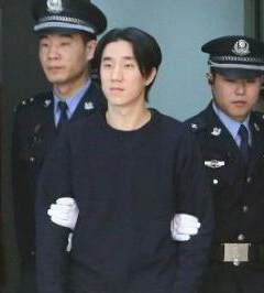 成龙年轻照片和房祖名,成龙与房祖名近照