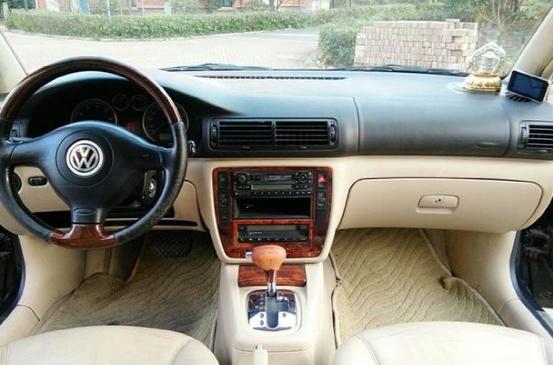 小伙花三十万买豪华大巴,小伙花3万买了辆摩托车