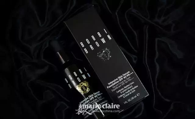 就用30块钱狂收当季爆款彩妆,“带货”女王们的梳妆台超魔性!