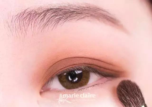 就用30块钱狂收当季爆款彩妆,“带货”女王们的梳妆台超魔性!