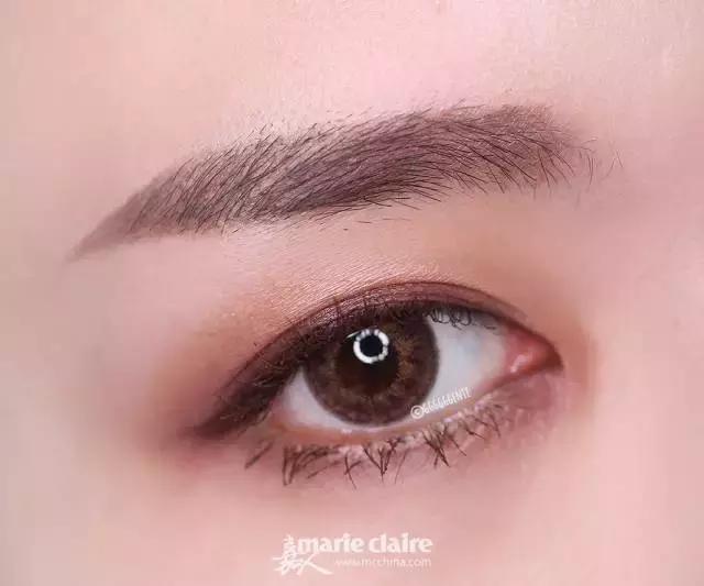 就用30块钱狂收当季爆款彩妆,“带货”女王们的梳妆台超魔性!