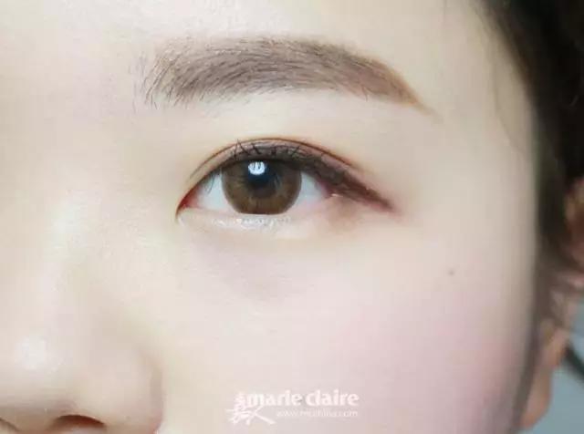 就用30块钱狂收当季爆款彩妆,“带货”女王们的梳妆台超魔性!