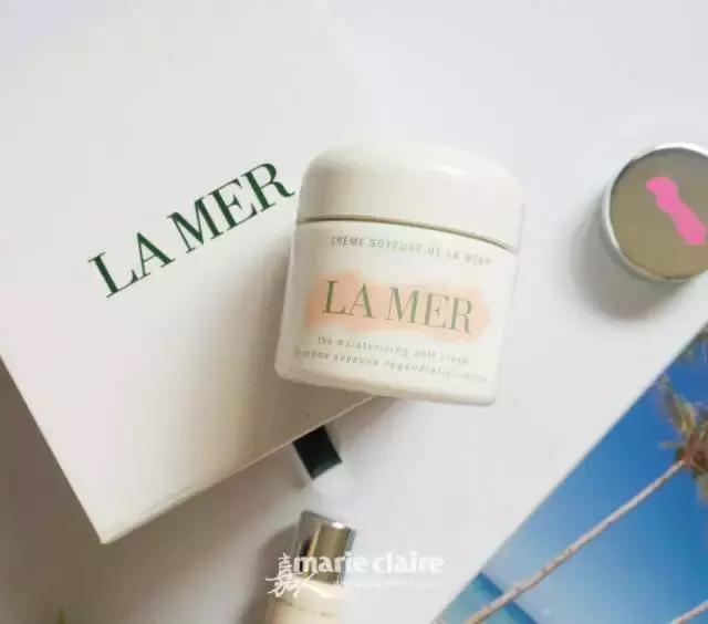 就用30块钱狂收当季爆款彩妆,“带货”女王们的梳妆台超魔性!