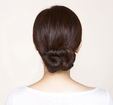 烫过的中长头发简单的盘发,好看的双马尾辫编发教程