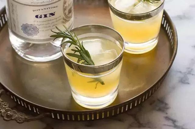 「微微8醺」vol.6｜是金酒代表了人，还是人喝出了金酒的优雅？