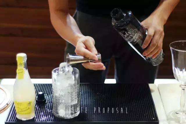 「微微8醺」vol.6｜是金酒代表了人，还是人喝出了金酒的优雅？