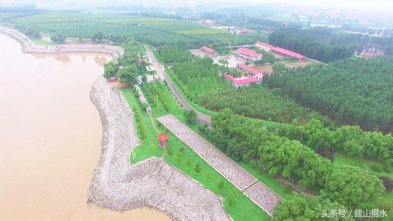 黄河入海的壮观景象航拍,航拍黄河瀑布全景图