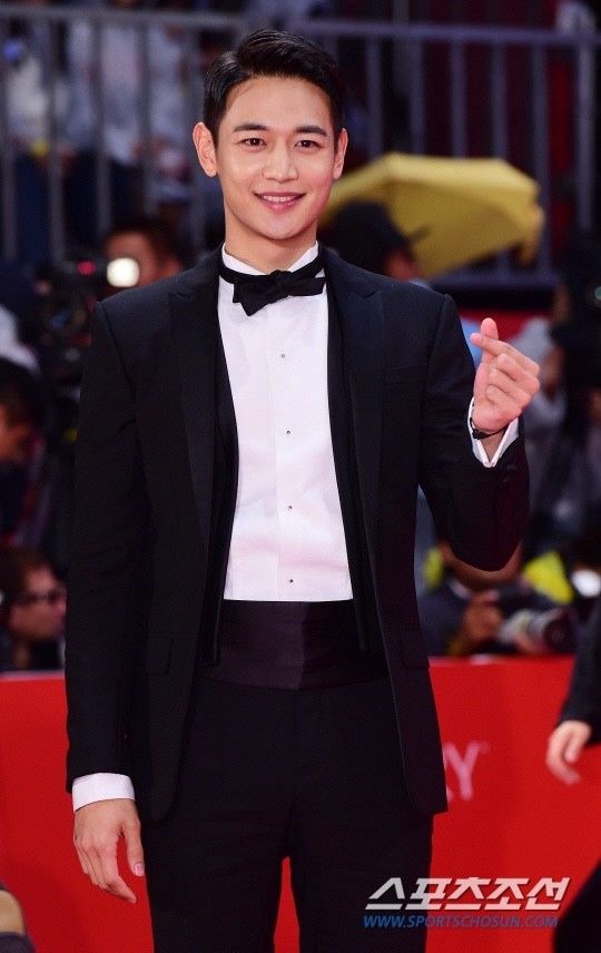 允儿穿搭,允儿短发冬季私服穿搭