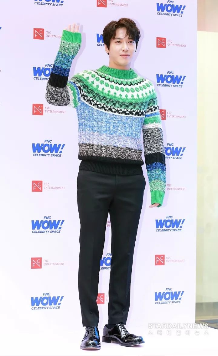 允儿穿搭,允儿短发冬季私服穿搭