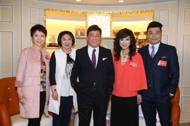 她是蛇蝎心肠的红姨相守26年男友去世为忘记伤痛坚持拍戏