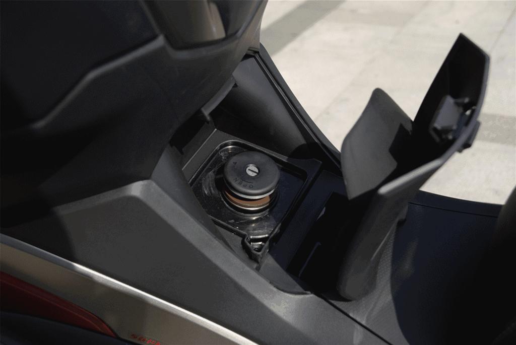 光阳400赛艇纪念版和普通版区别,光阳赛艇400对比宝马c400x