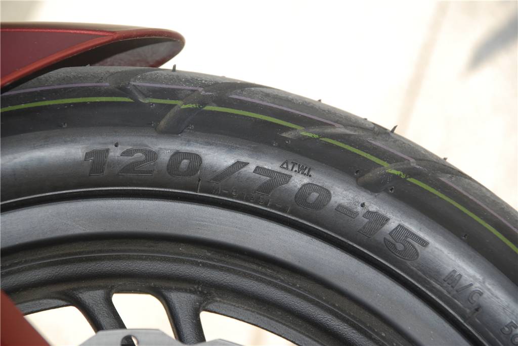 光阳400赛艇纪念版和普通版区别,光阳赛艇400对比宝马c400x