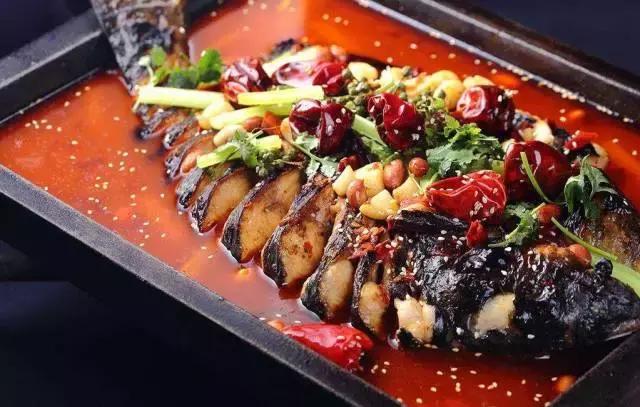 夏季餐饮创业项目推荐烤鱼,低成本农村烤鱼创业小生意