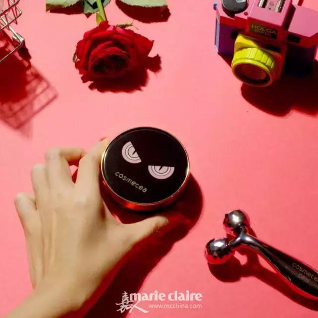 就用30块钱狂收当季爆款彩妆,“带货”女王们的梳妆台超魔性!