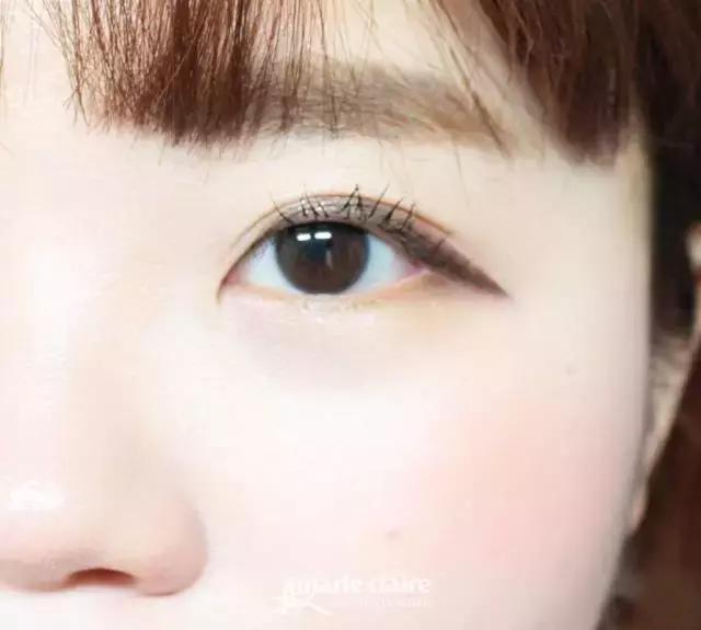 就用30块钱狂收当季爆款彩妆,“带货”女王们的梳妆台超魔性!