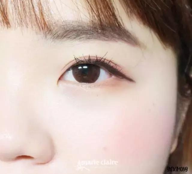 就用30块钱狂收当季爆款彩妆,“带货”女王们的梳妆台超魔性!