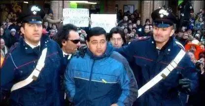 韩国意大利的裁判后来咋样了,02年韩国vs意大利裁判下场