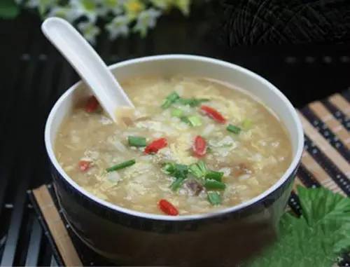 用艾草和姜煮水洗头,艾草浮萍煮水洗头发