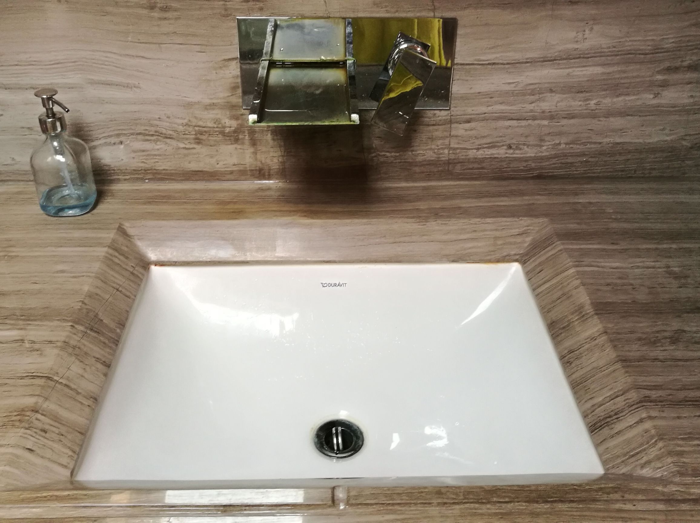 厨房洗手台台面积水怎么解决,洗手池台面积水小妙招